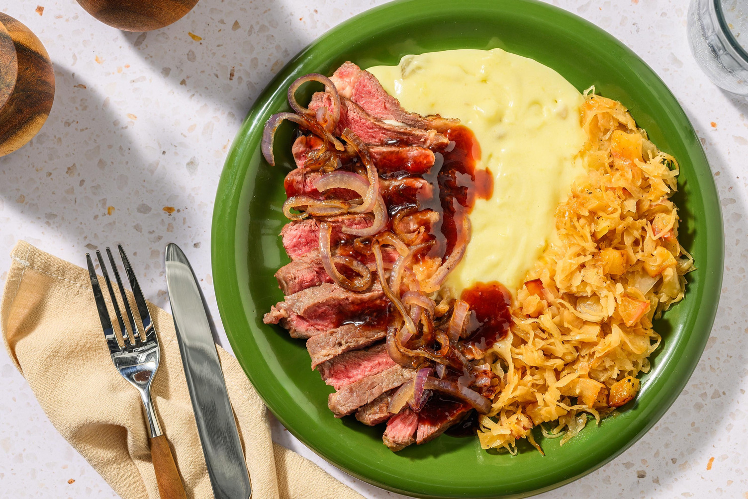 Steak met aardbei-balsamicojus