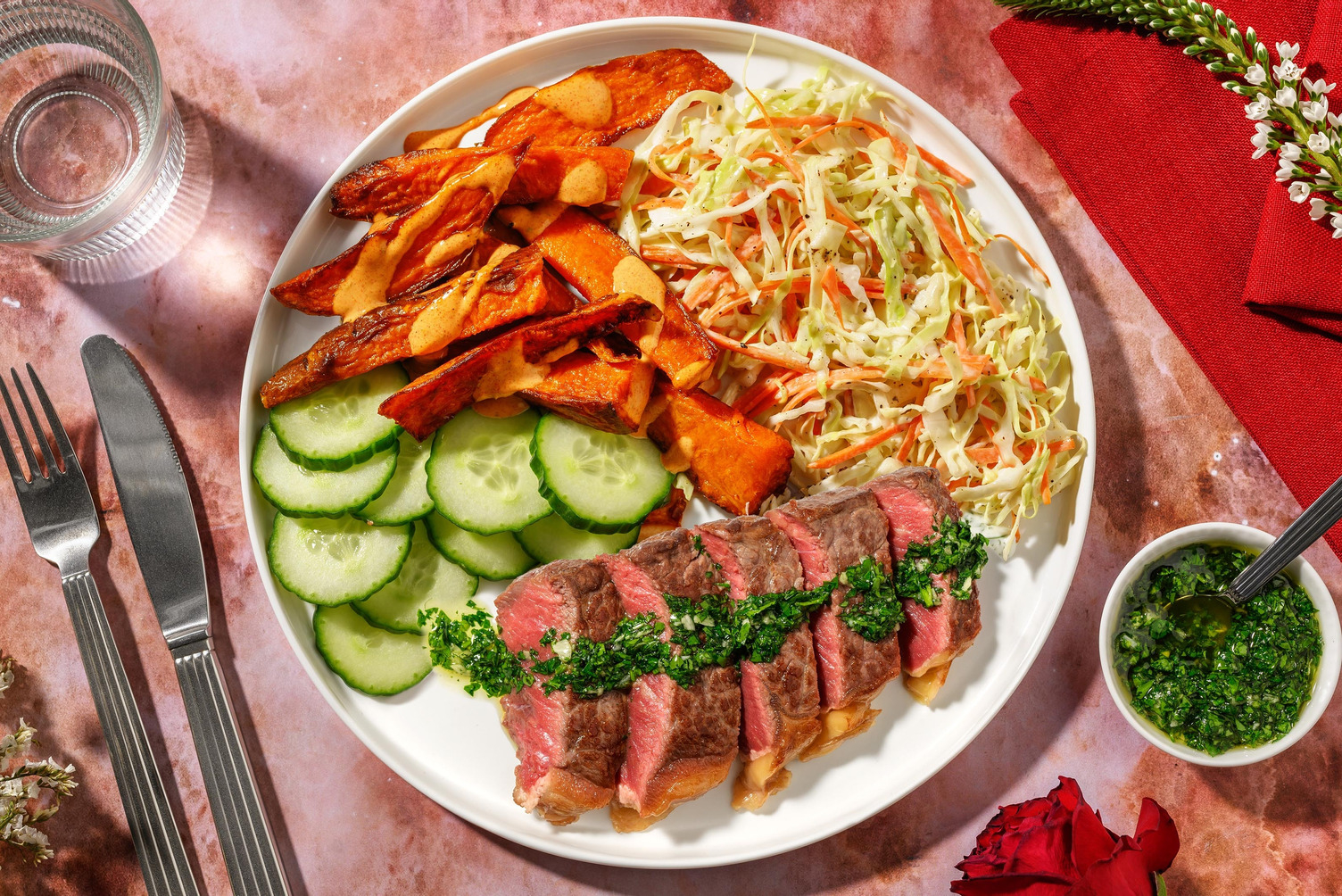 Steak en sauce ail & fines herbes et salade de crudités