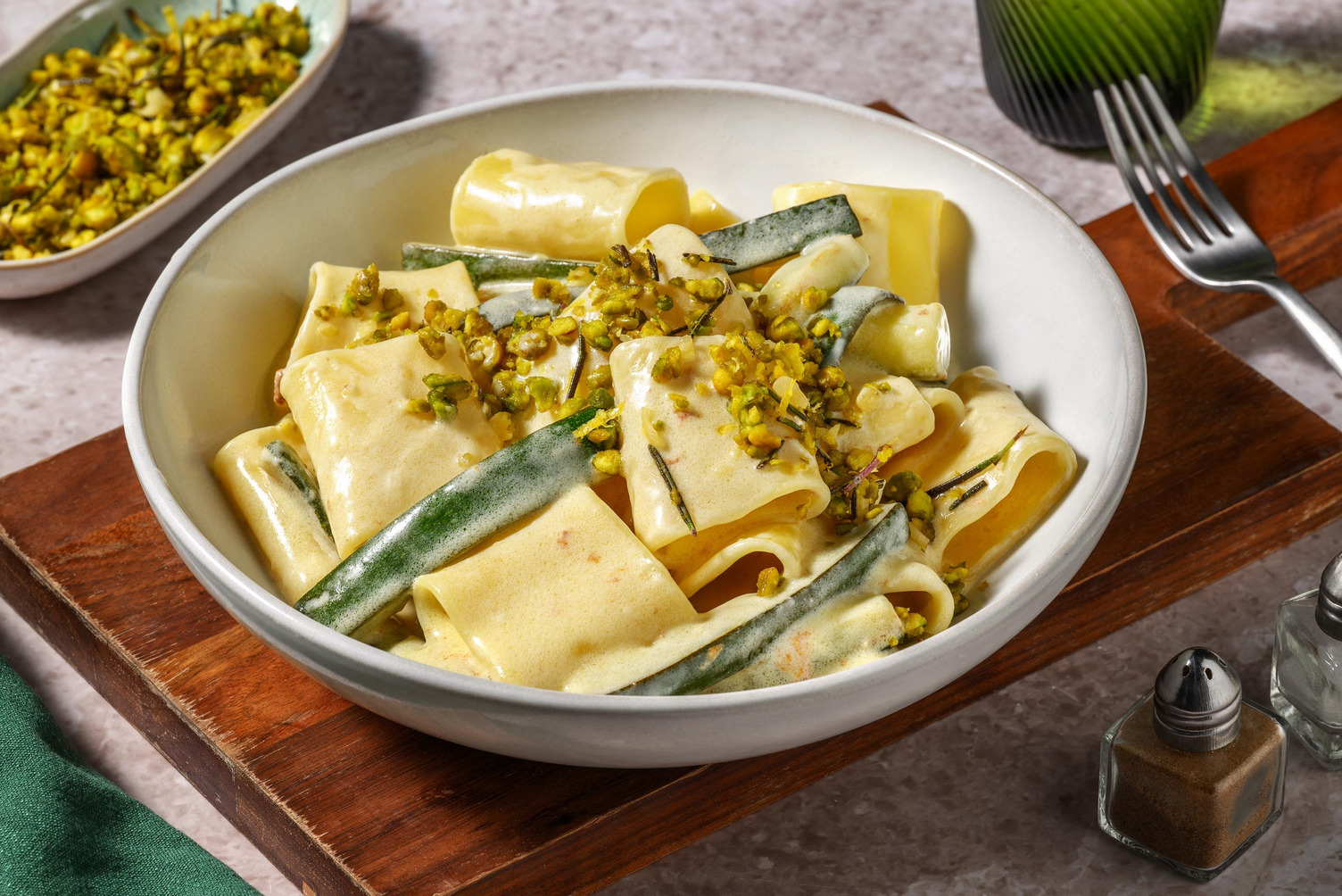 Paccheri mit Pistazien-Gremolata
