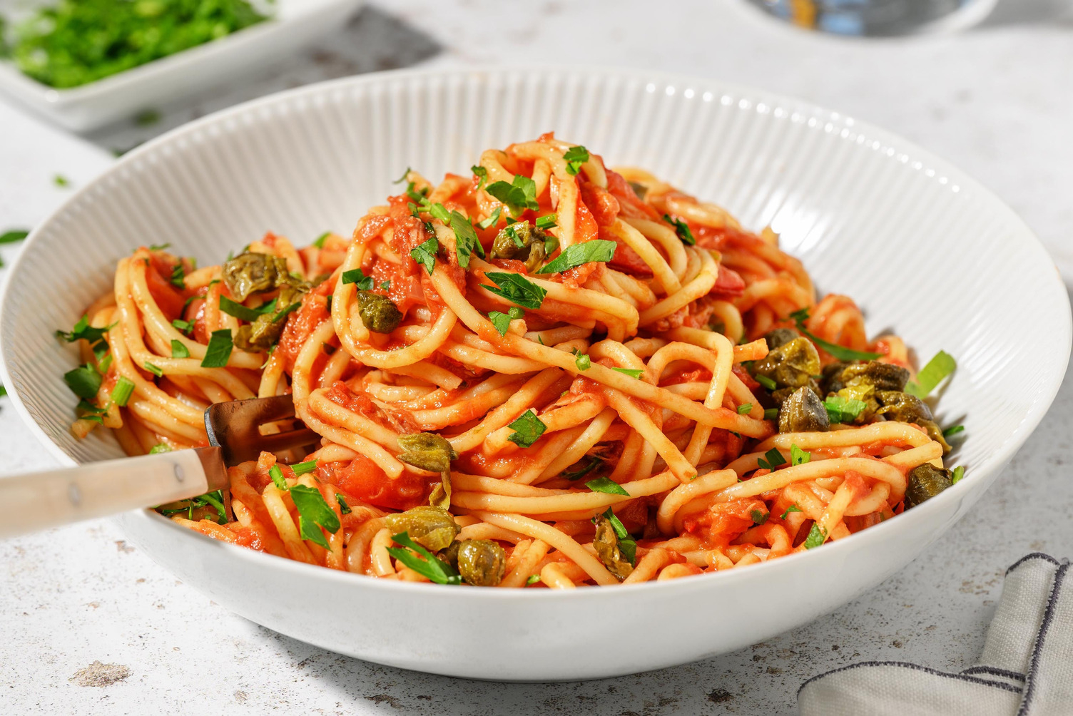 Spaghetti puttanesca met kappertjes