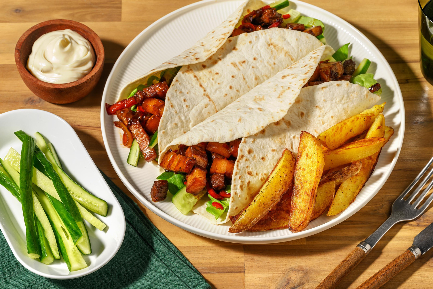 Wraps met sweet & sticky buikspek en aardappelpartjes