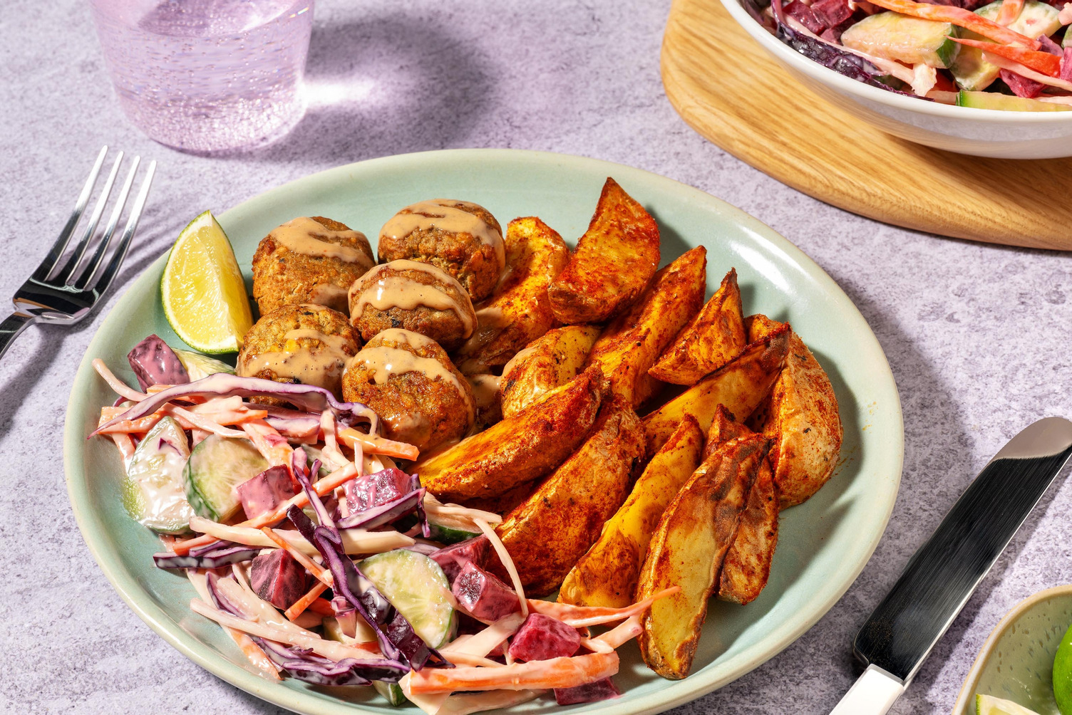 Fusion falafelbowl met chipotle-tahinsaus