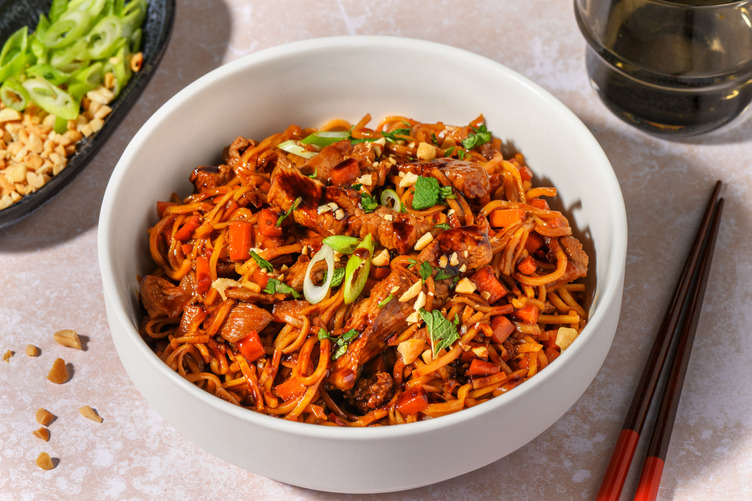 Le Végé : nouilles sautées aux émincés veggie