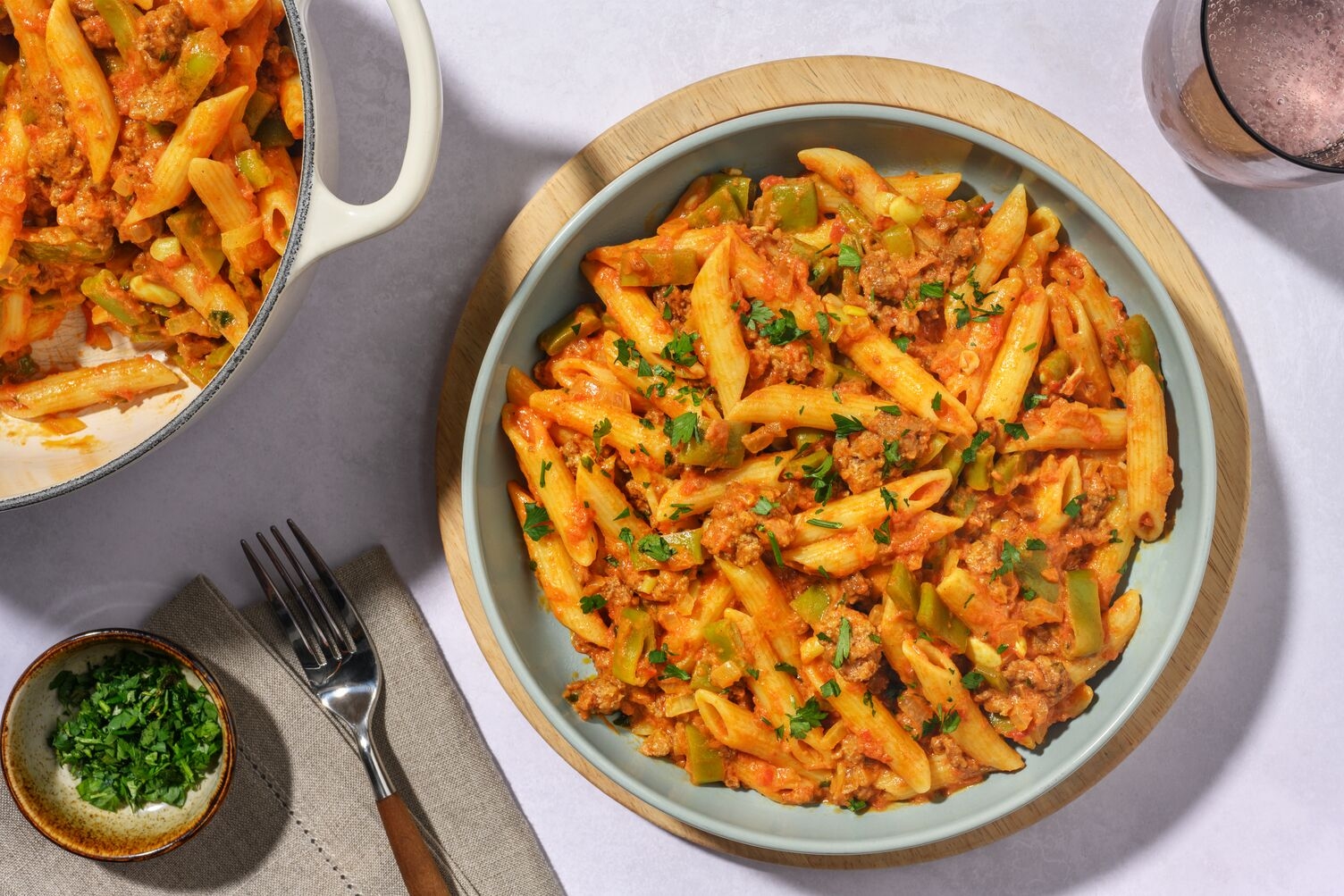 Masala-pasta op z'n Noord-Indiaas met veggie gehakt en koriander