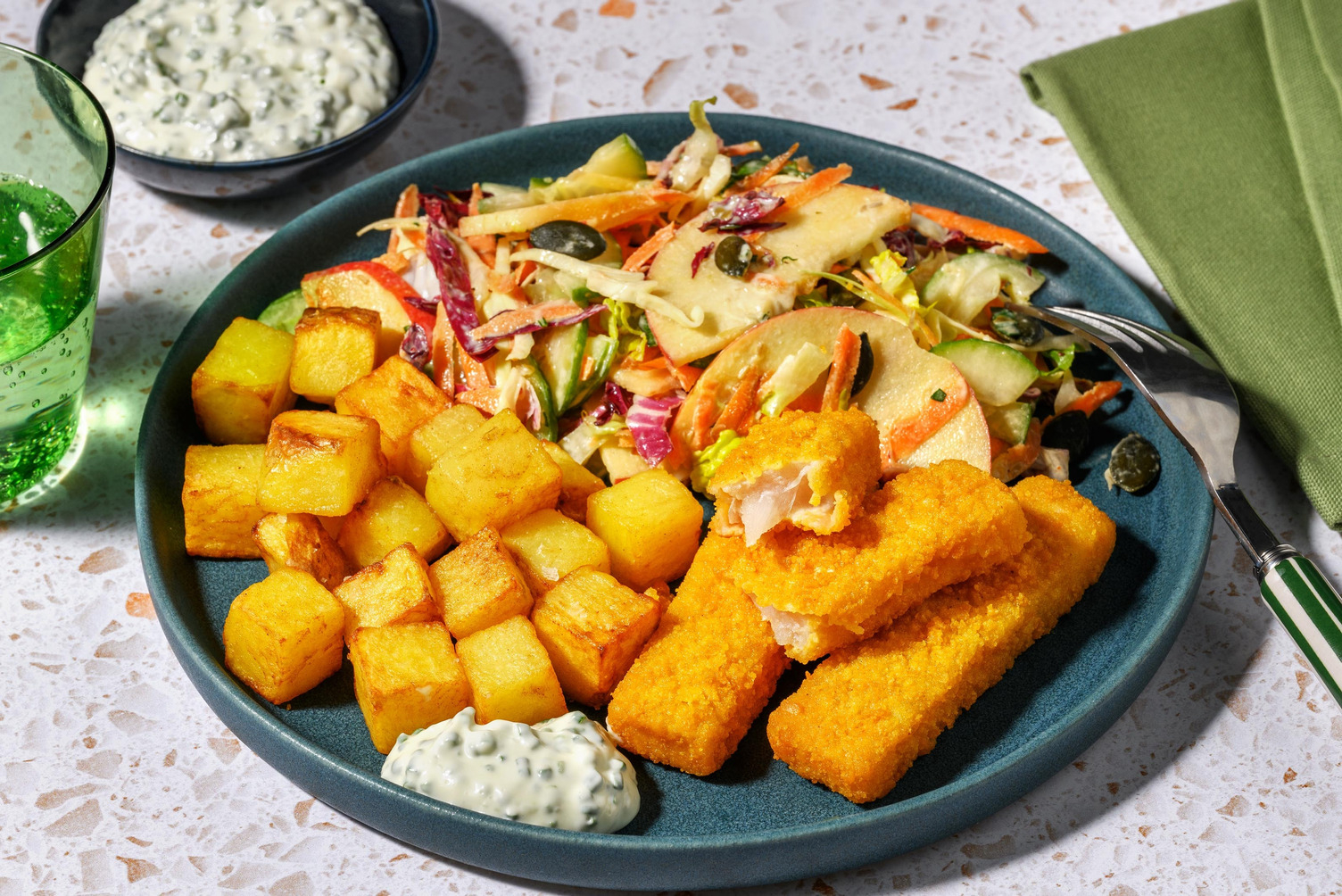 Plantaardige vissticks met salade met ravigotedressing