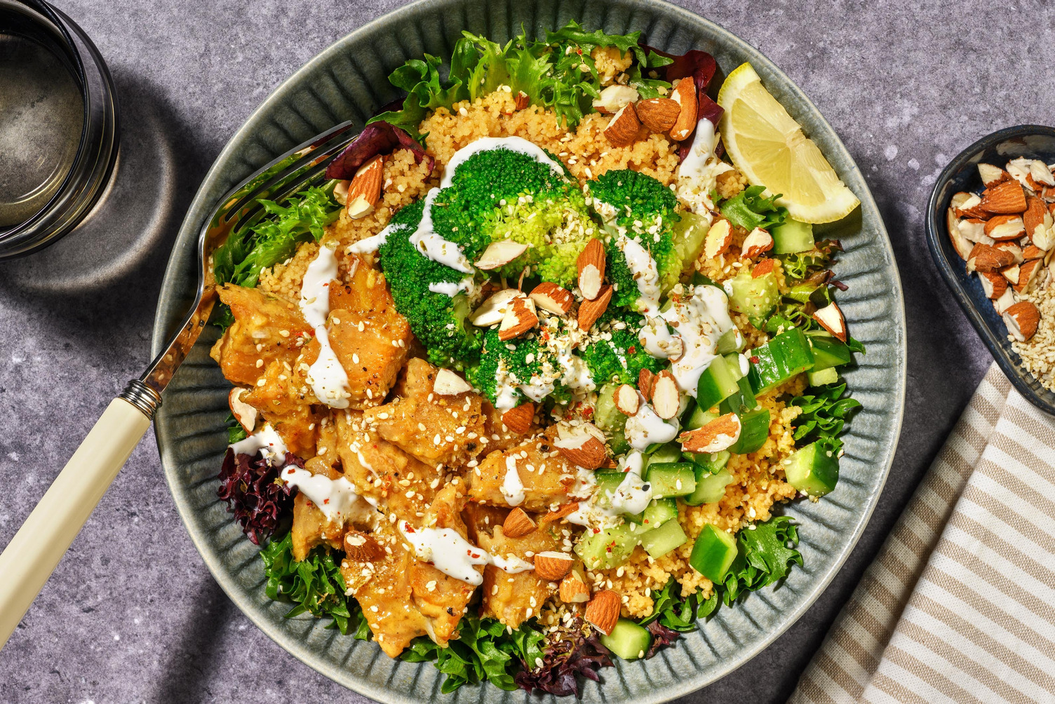 Bowl d'émincés végés façon poulet laqués et mayonnaise au citron & poivre