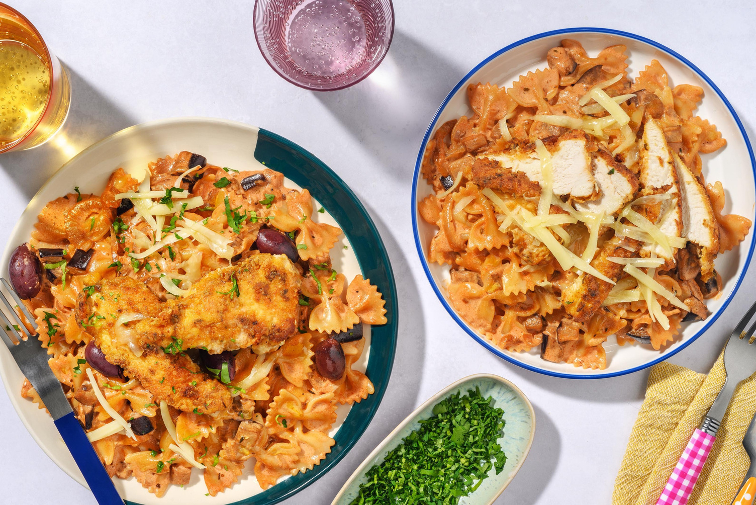 Romige farfalle met aubergine en kipfilet