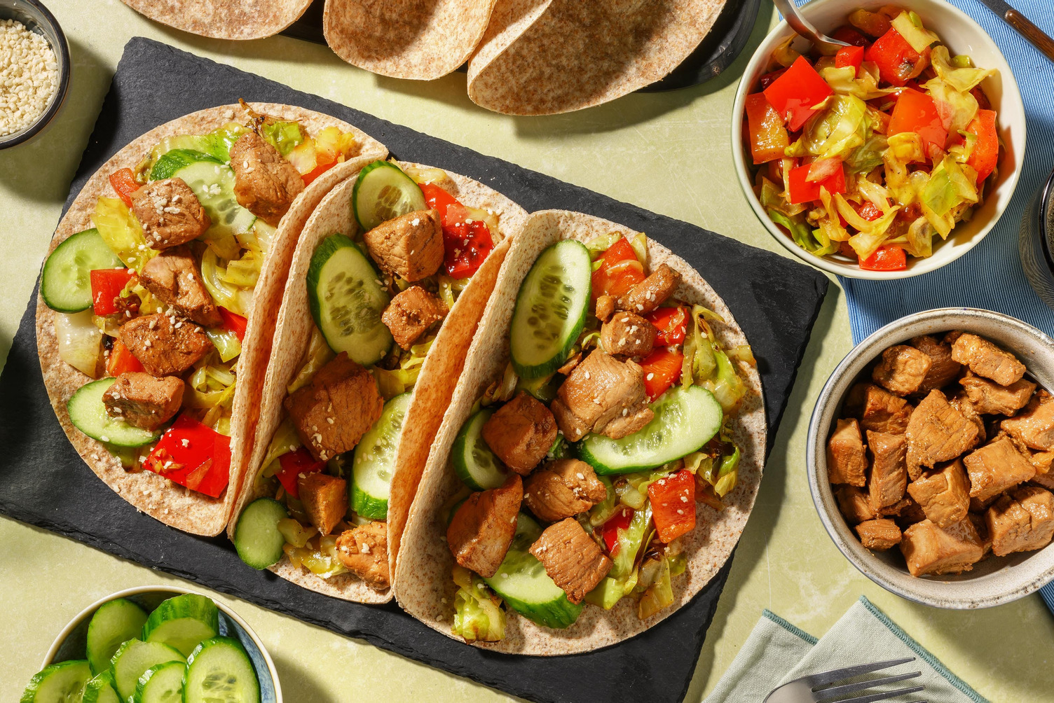 Tortillas à composer au porc laqué au sésame