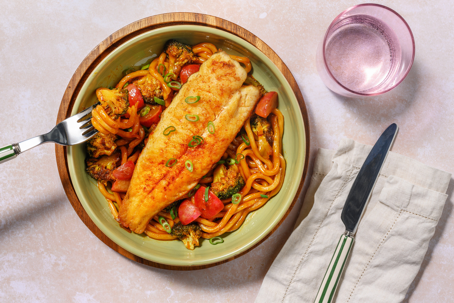 Spicy Korean Udon Bowl mit doppelt Pangasius