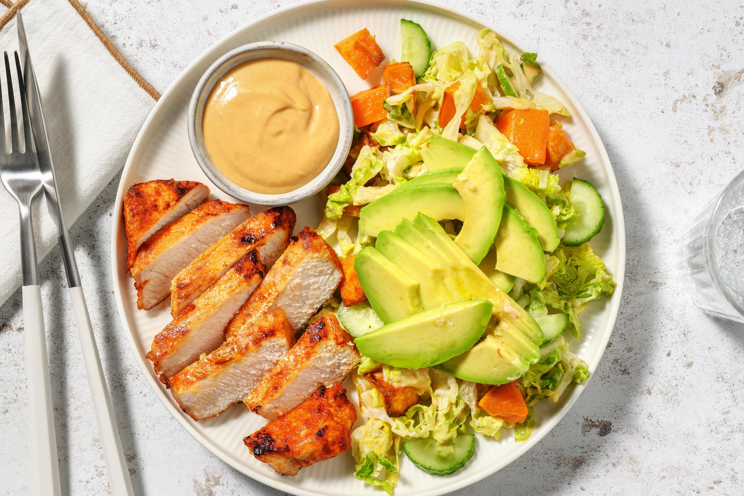 Gochujang Schweinsnierstück mit asiatischem Süsskartoffelsalat