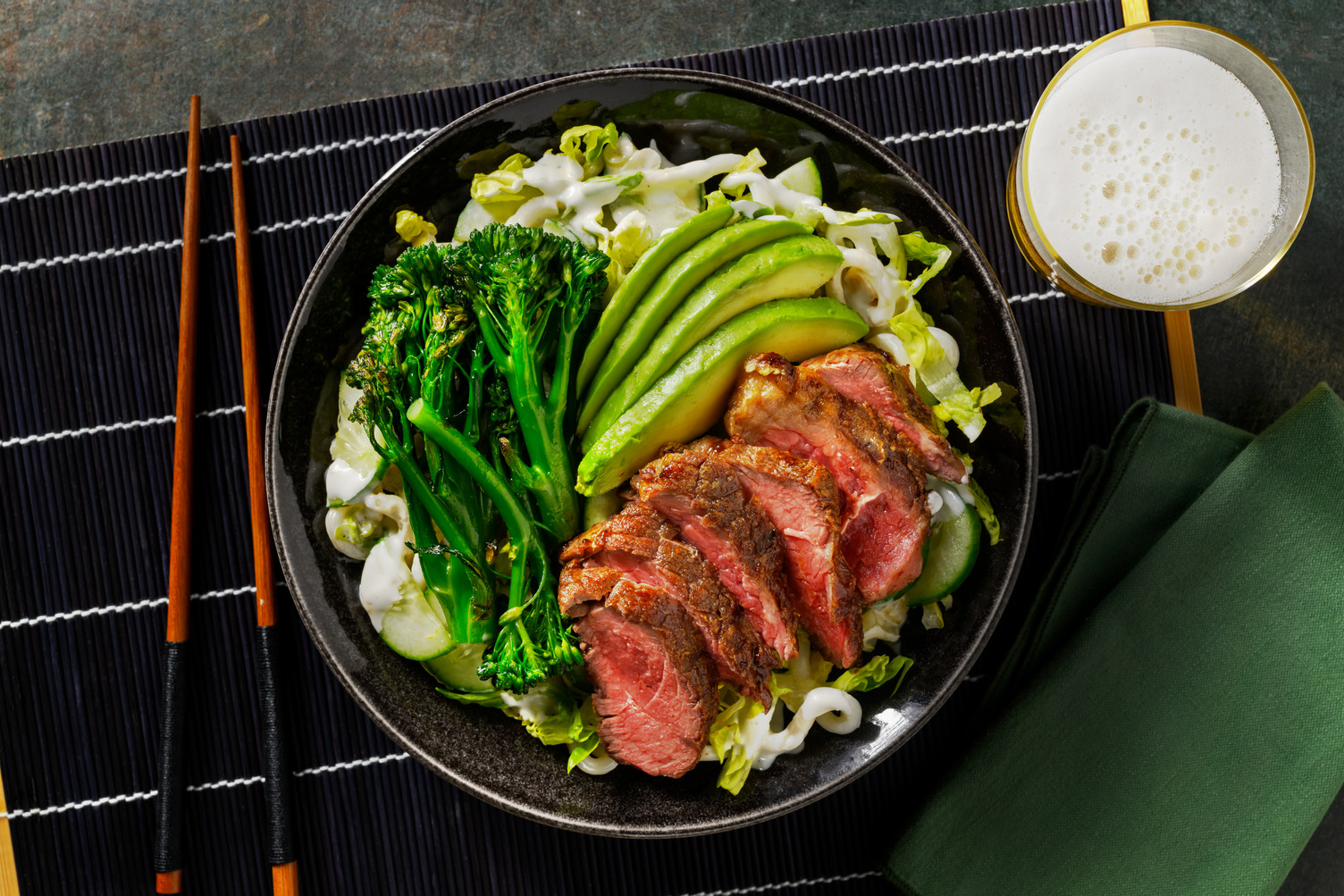 Hoisin-Bio-Roastbeef mit Bimi