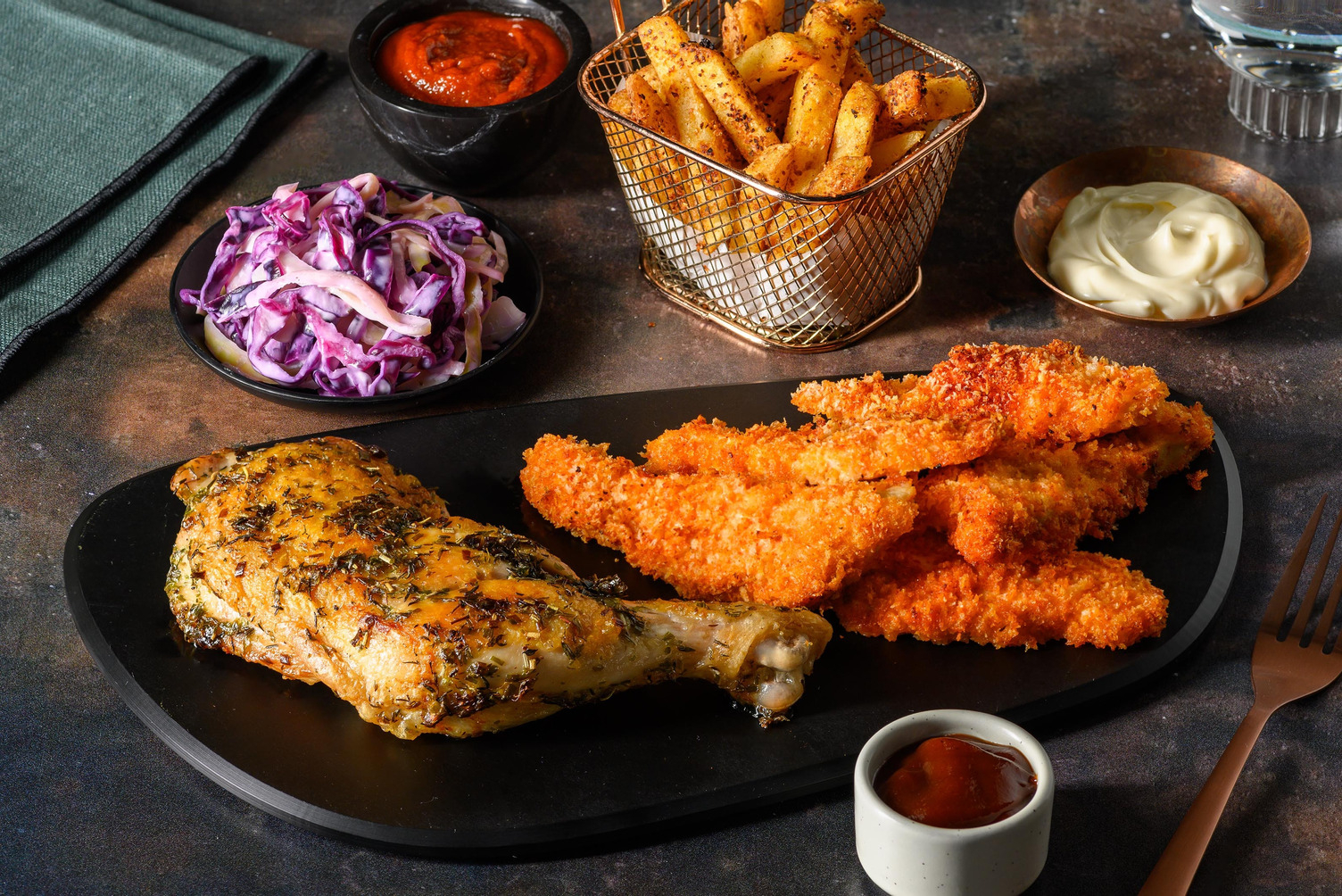 Hello Fried Chicken! Knusprige Hähnchenstreifen und Keule