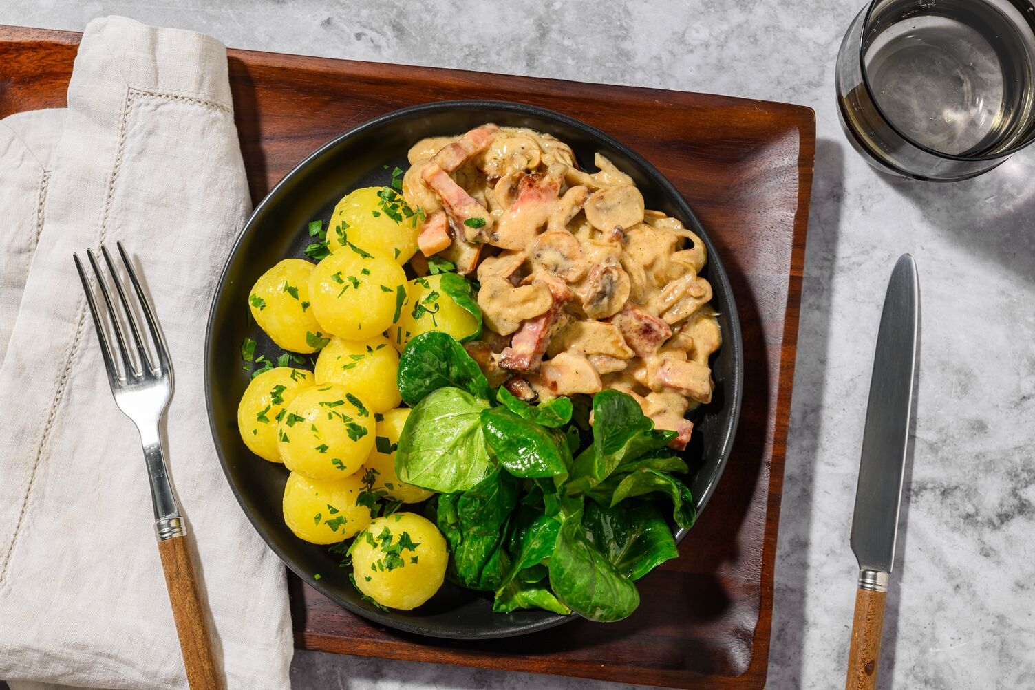 Doppelt-Bacon-Rahmschwammerl mit Kartoffelklößen
