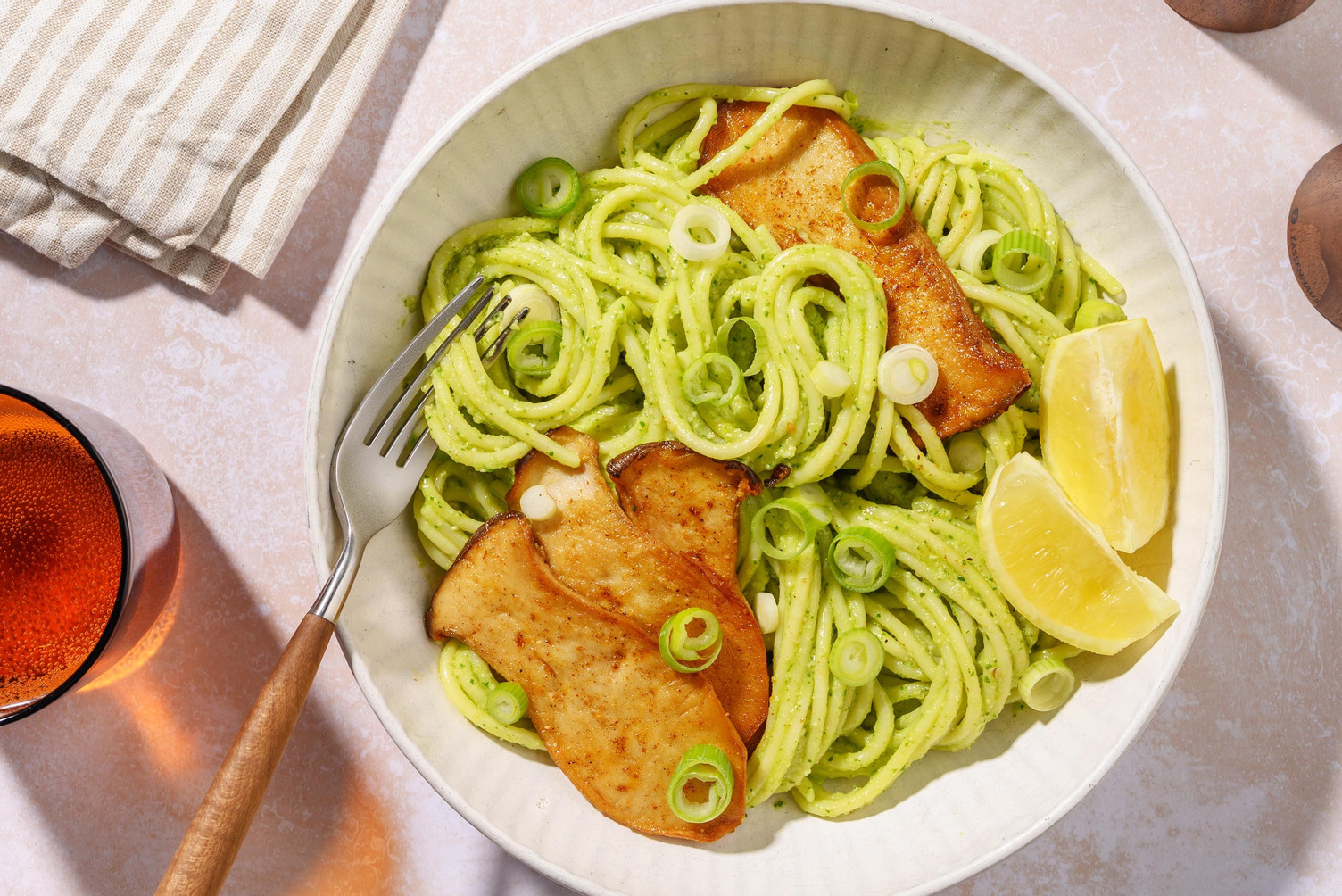 Pasta primavera: Bärlauch-Spaghetti mit Kräuterseitlingen 