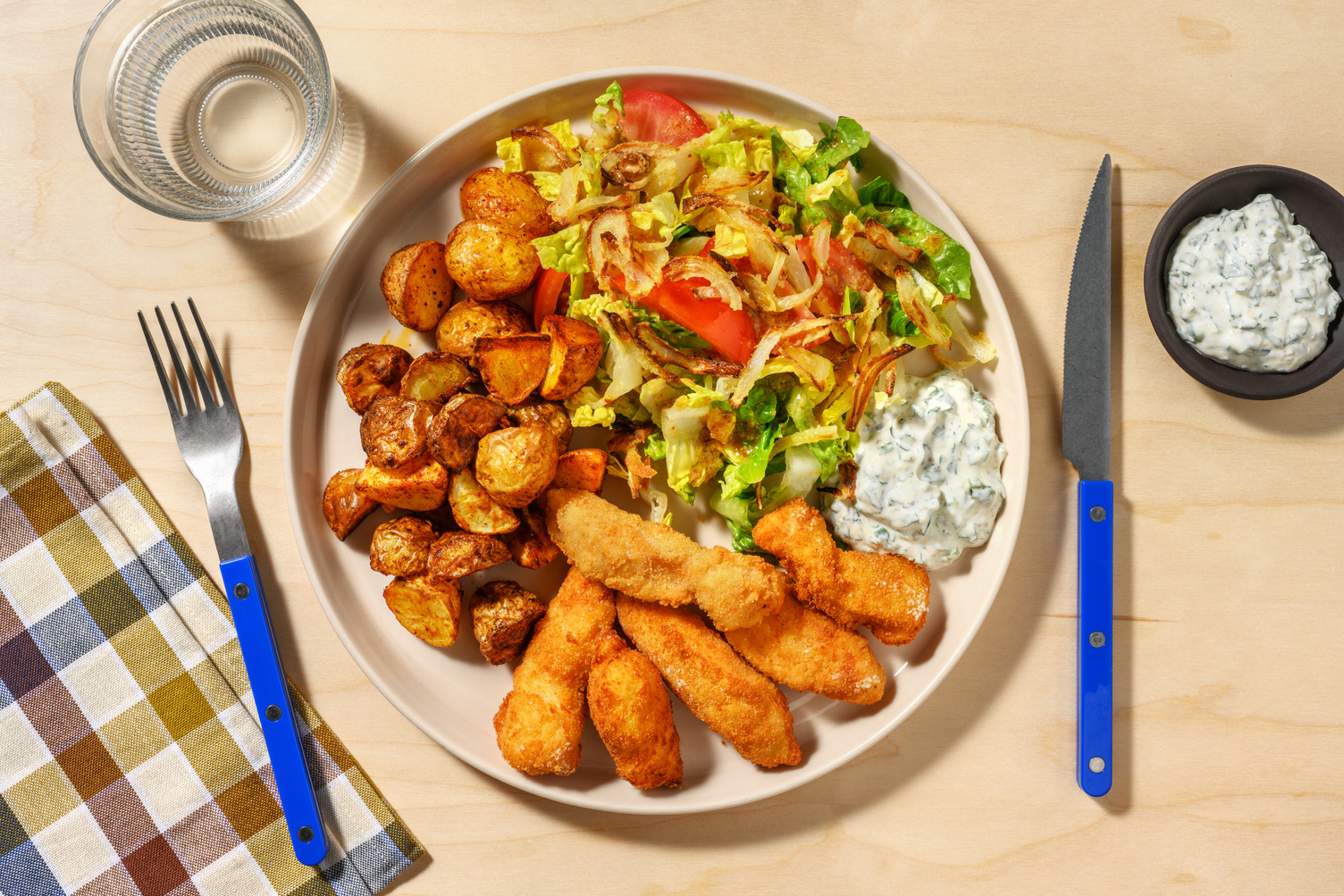 Steirisches Backhendl mit klassischen Beilagen