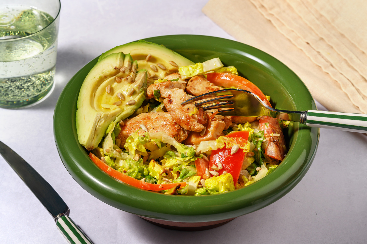 Honig-Senf-Salat mit Avocado & doppelt Hähnchen