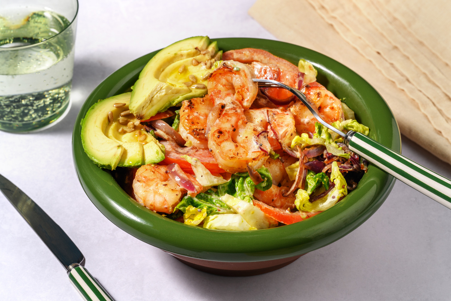 Honig-Senf-Garnelensalat mit Avocado