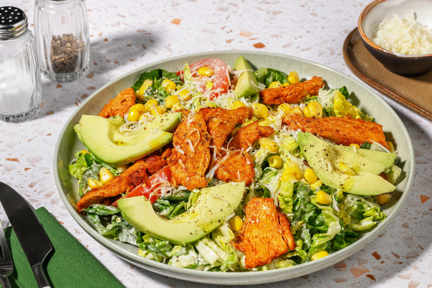 American Bowl mit veganen Filetstücken und Avocado