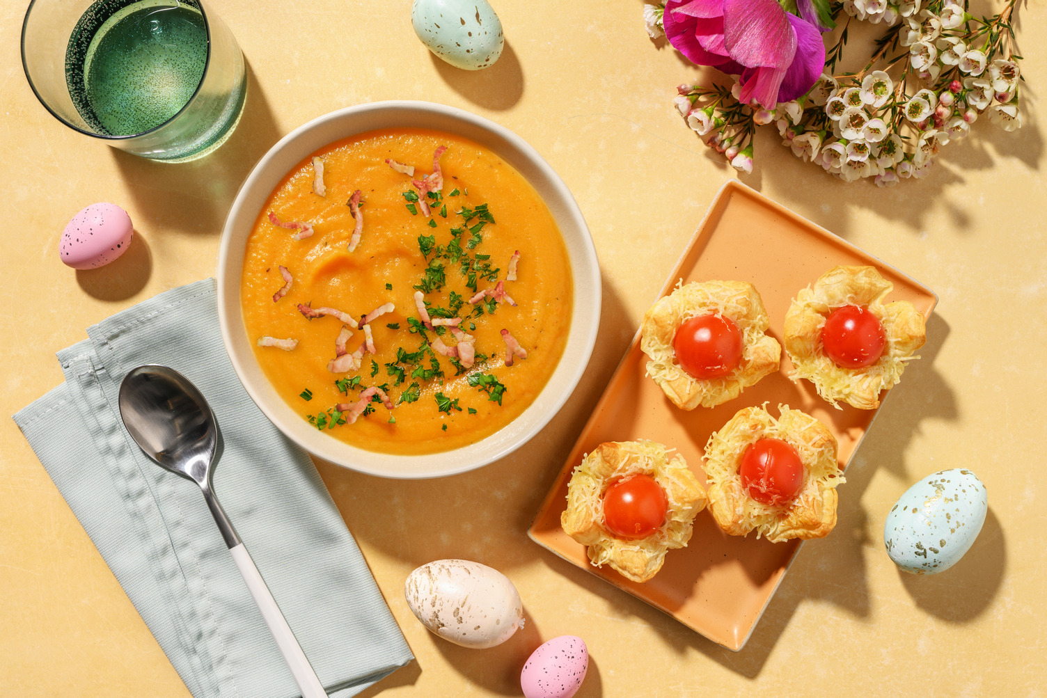 Karottensuppe mit Bacon & käsige Osternestchen