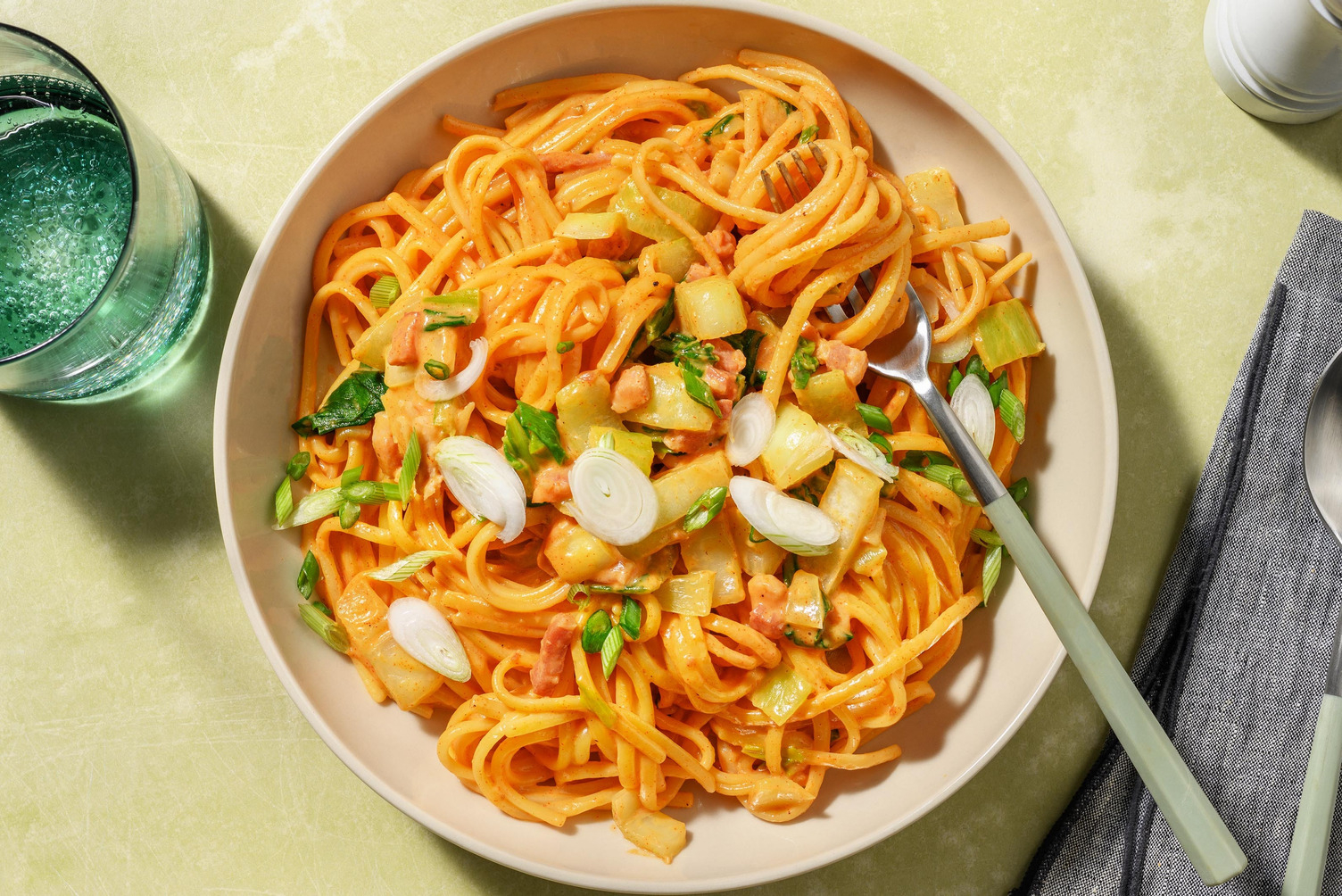 Scharfe Gochujang Carbonara mit Bacon