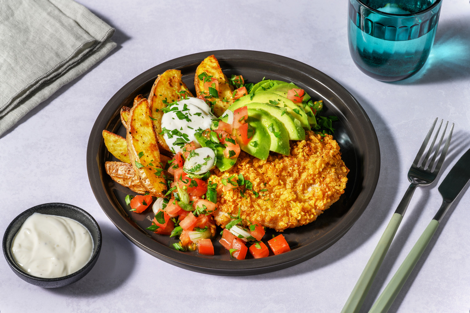 Tortilla Chicken-Schnitzel mit Kartoffelspalten