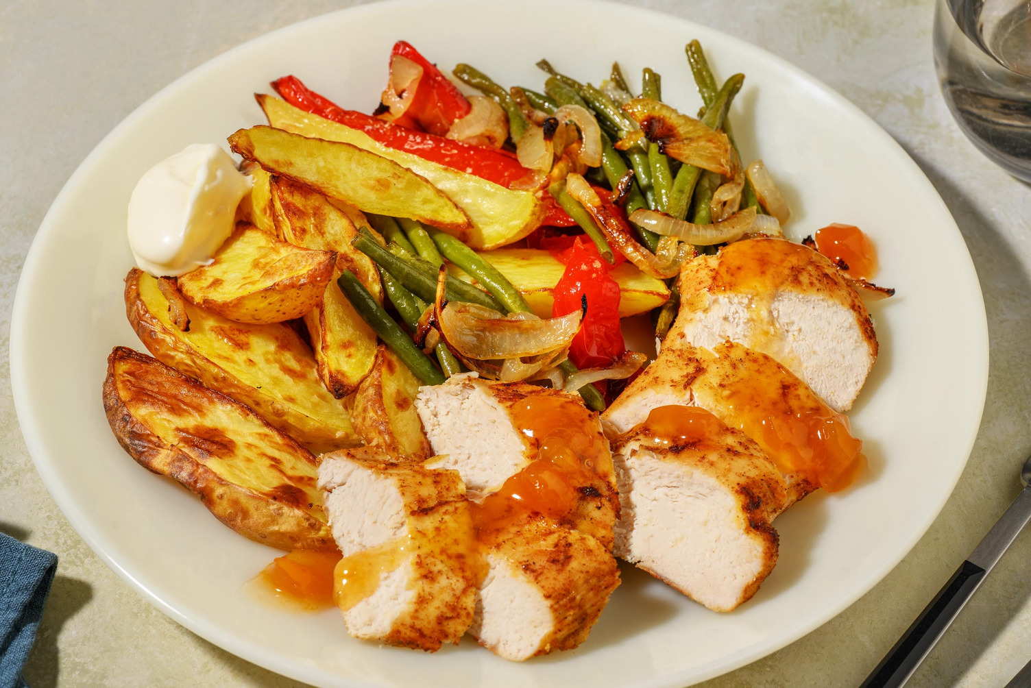 Traybake met piri-pirikip en abrikozenchutney