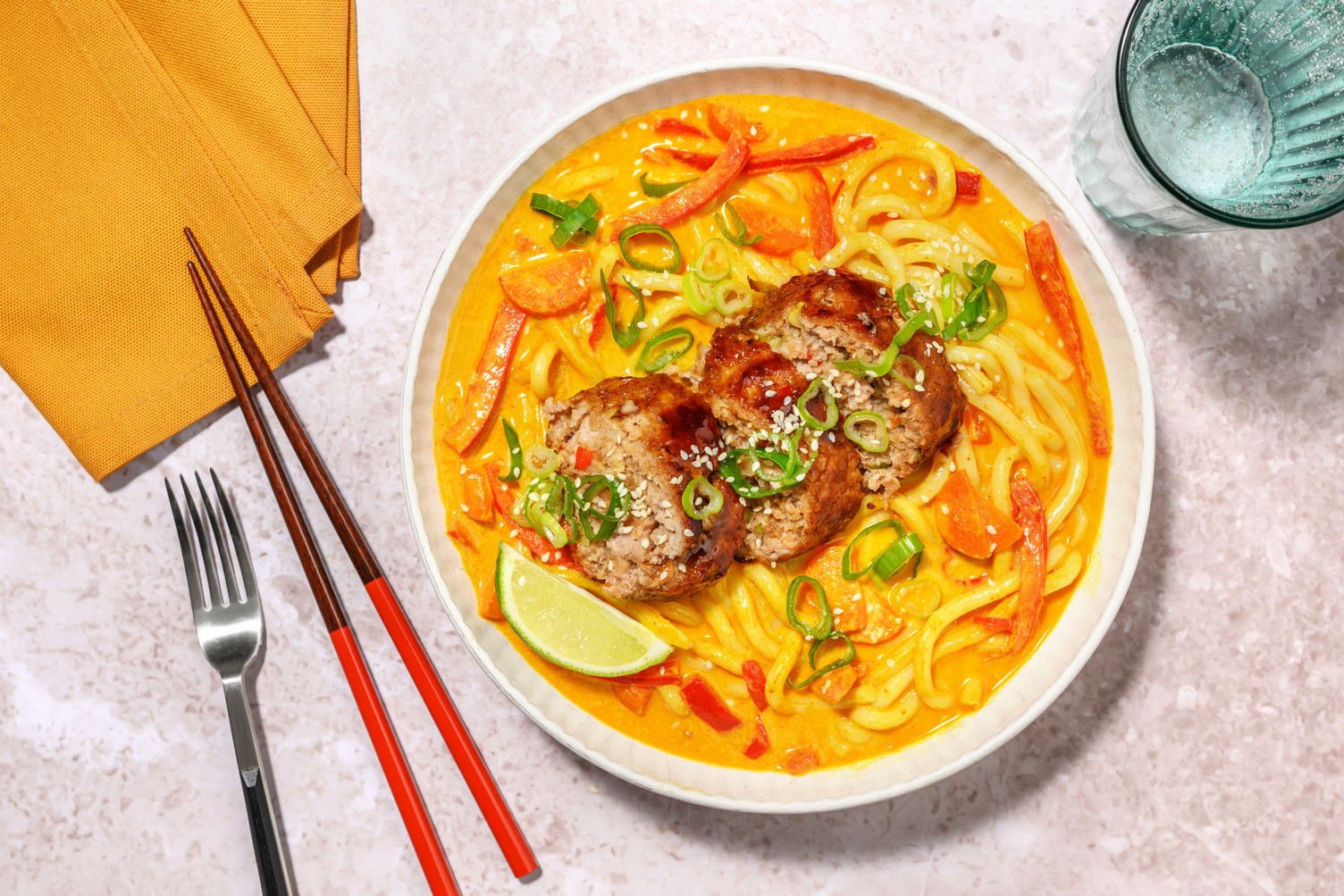 Fusion kipgehaktbrood met curry udon