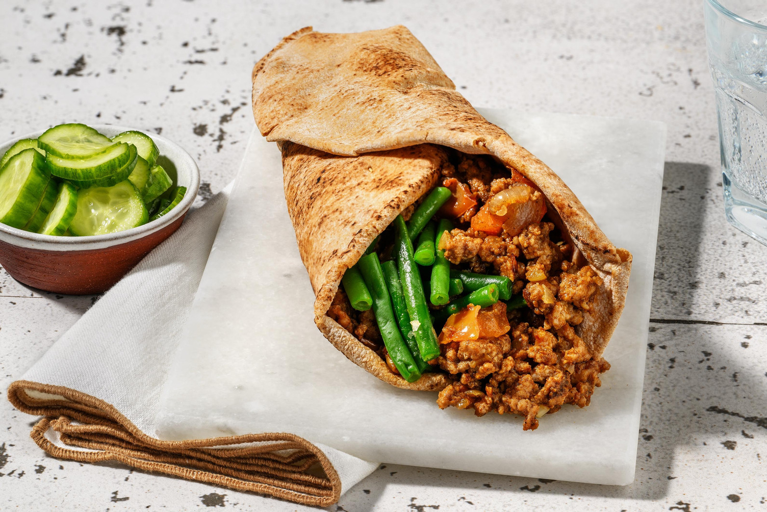 Rotiwrap met kip-kalkoengehakt en sperziebonen