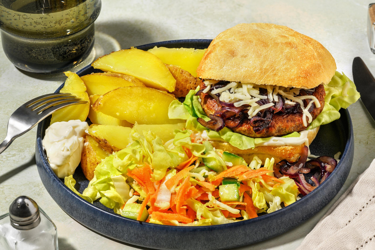 Veggie cheeseburger met ciabatta