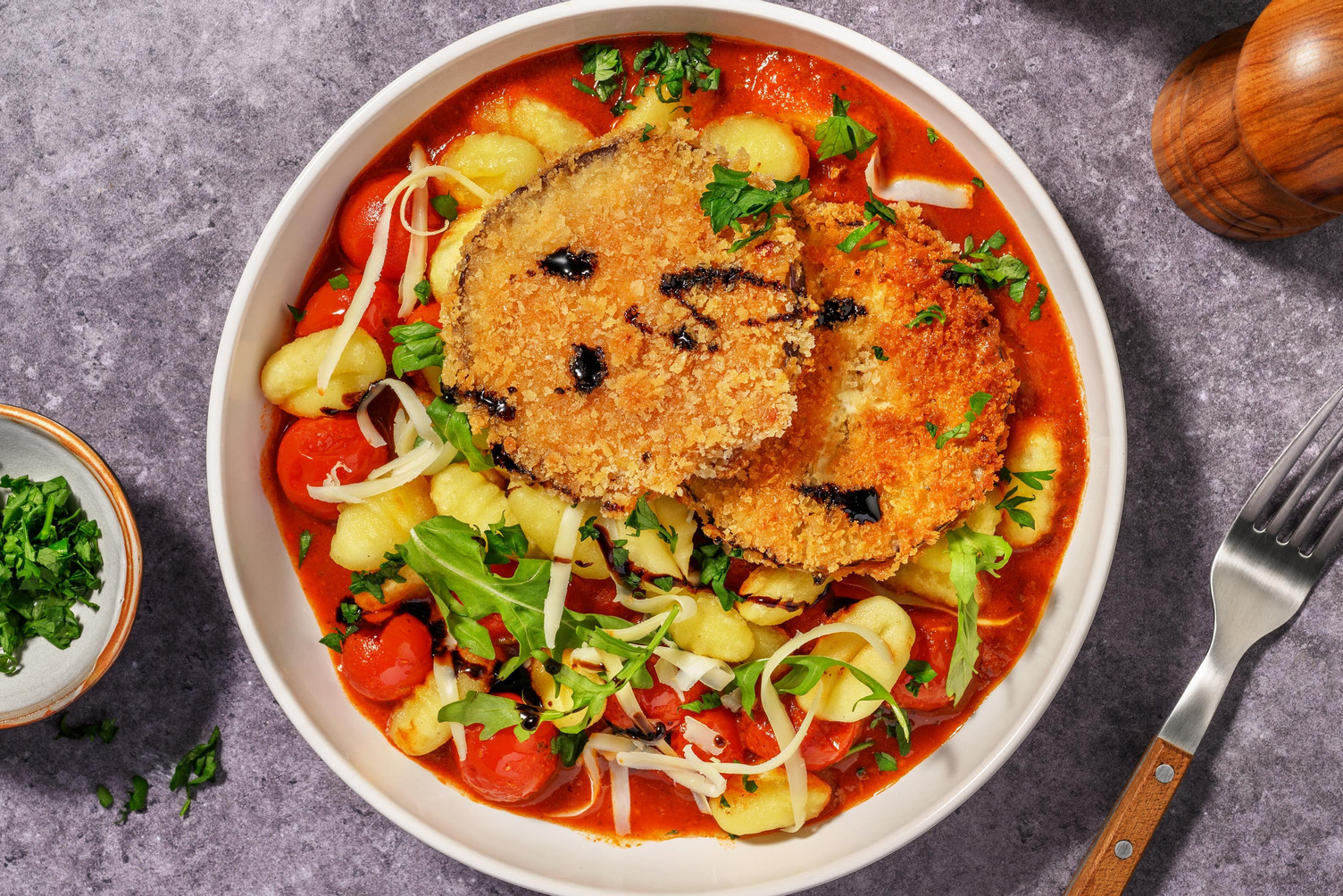 Aubergine à la milanaise, gnocchi et mozzarella