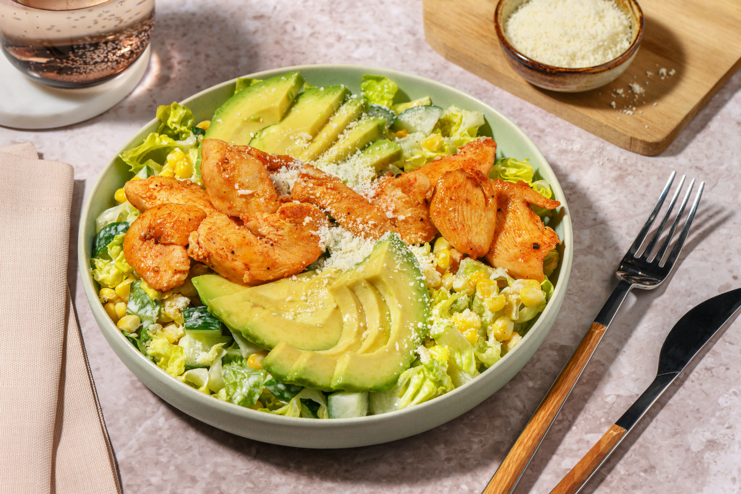 American Bowl mit doppel Huhn & Avocado