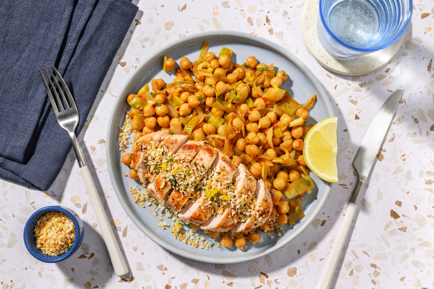 Bio-Hähnchen getoppt mit Zitronen-Thymian-Panko