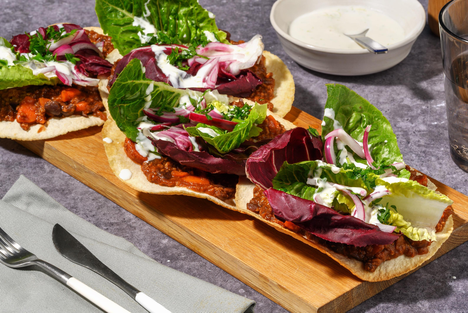 Tostadas au haché végétal et mayonnaise au citron vert 