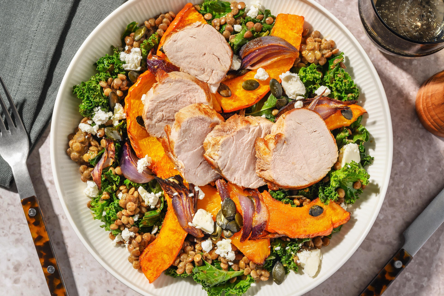 Süßkartoffelsalat mit Babygrünkohl & extra Bio-Schweinefilet