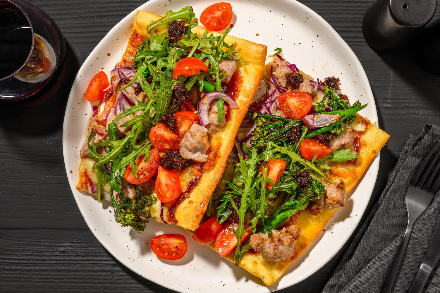 Luxe pizza met worst en broccolini