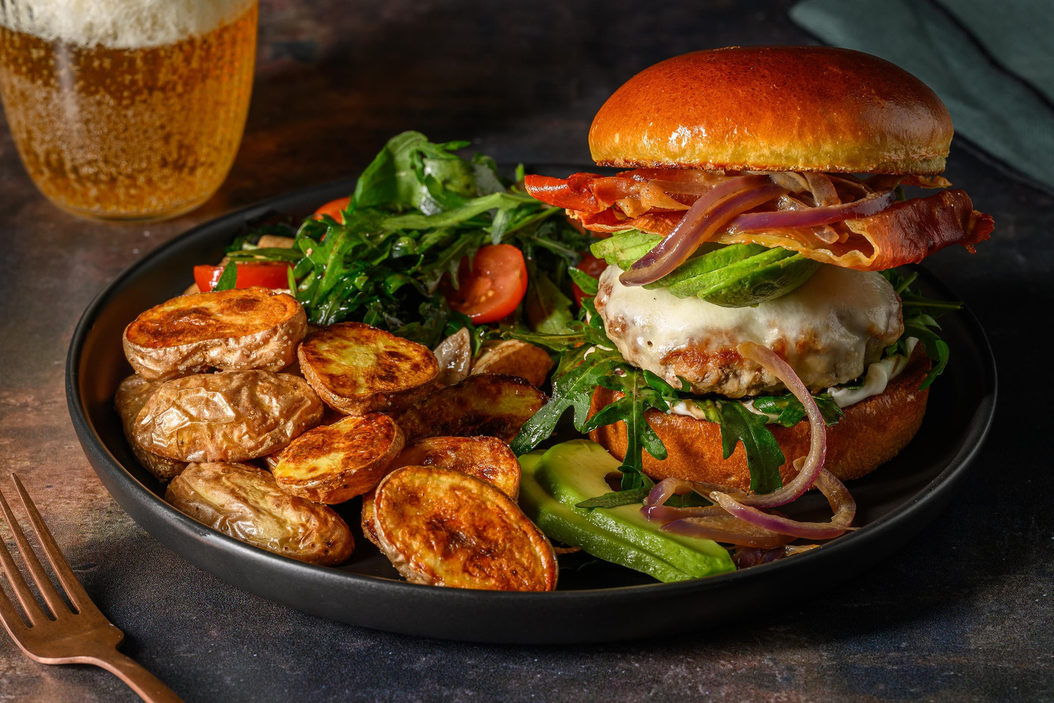 Burger de poulet à la mozzarella et au jambon serrano