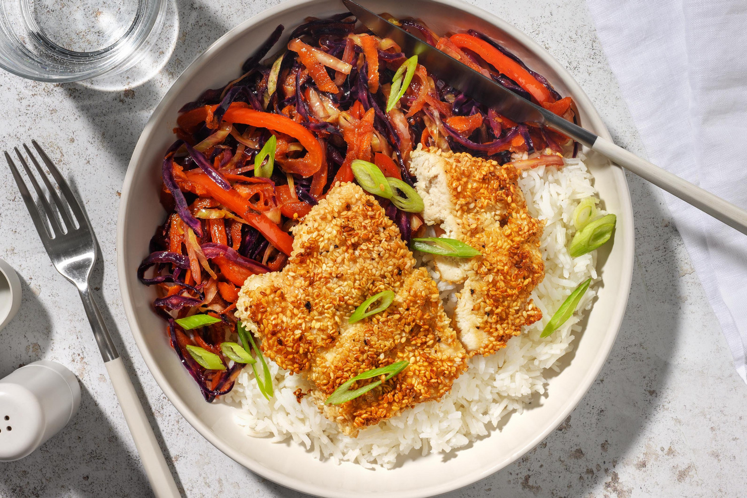 Hähnchenbrustfilet in Sesam-Mantel auf Jasminreis