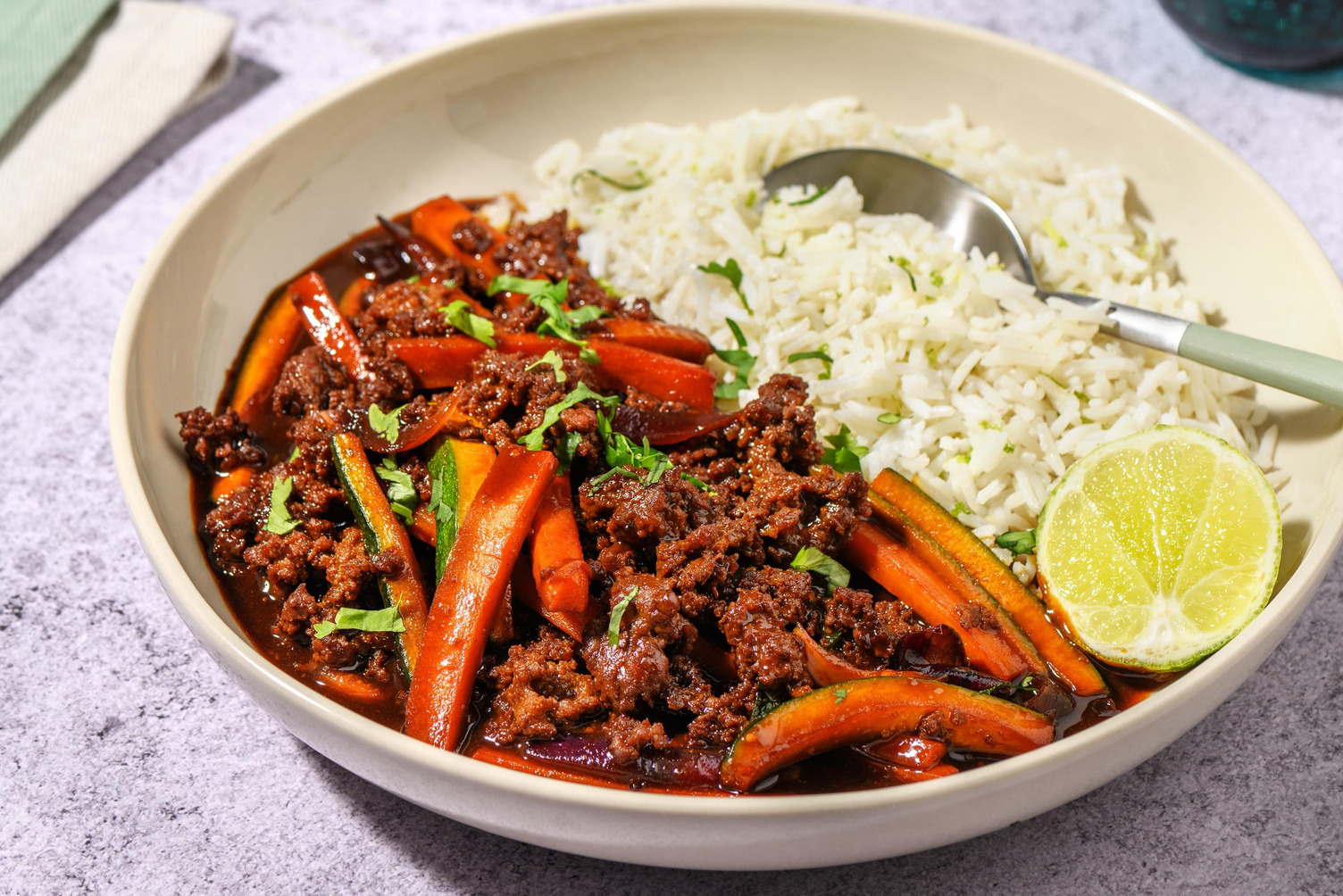 Erdnuss-Curry mit Bio-Rinderhack & Stir-Fry-Mix