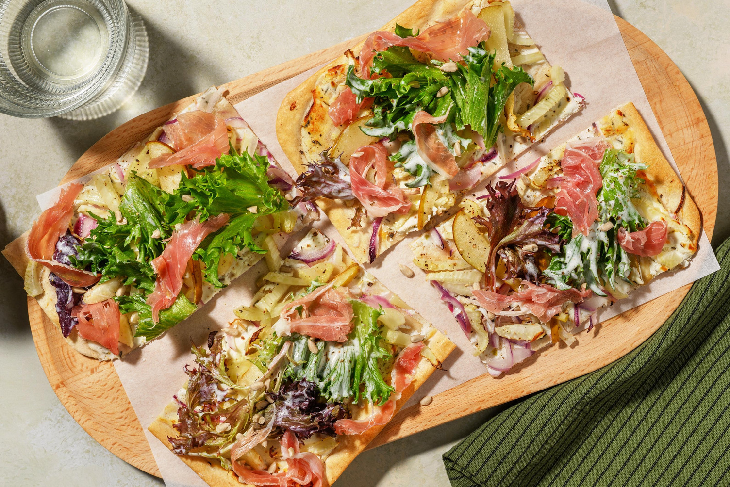 Fenchel-Zwiebel-Flammkuchen mit extra Prosciutto