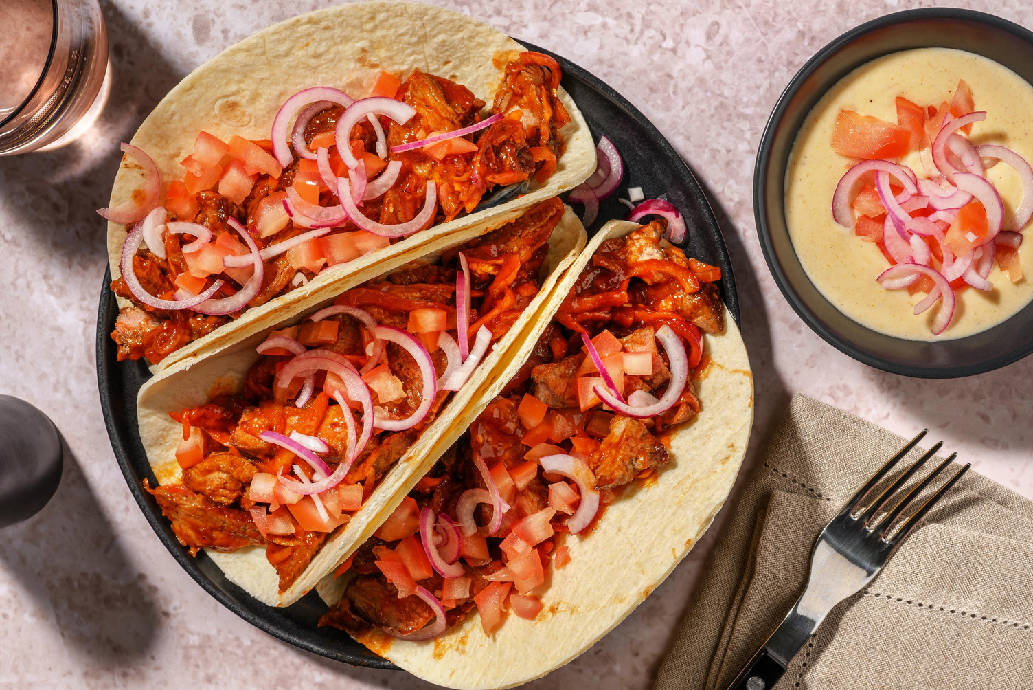 Weiderindsteak Tacos mit würziger Käsesalsa zum Dippen