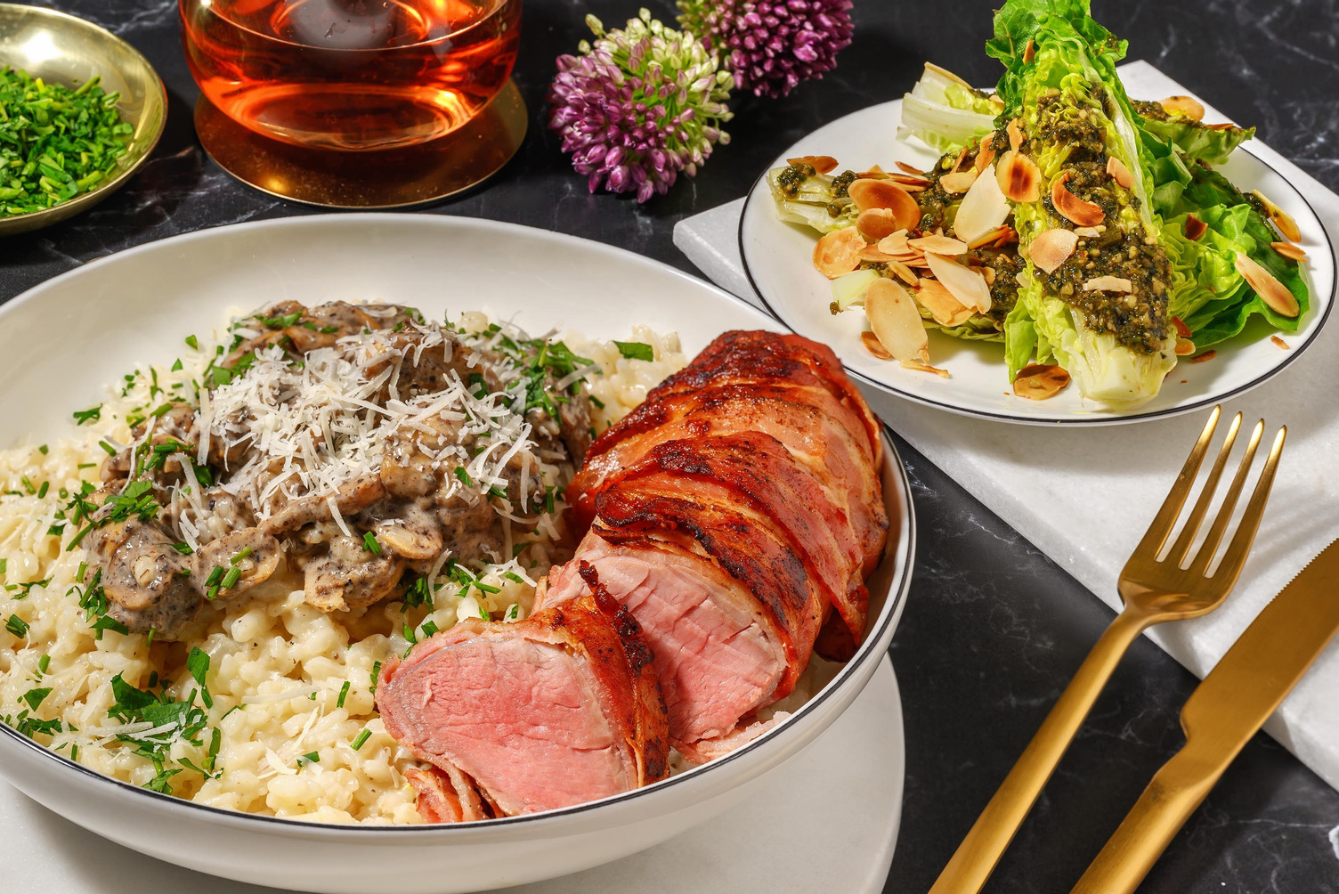 Filet mignon de porc bardé de lard et risotto