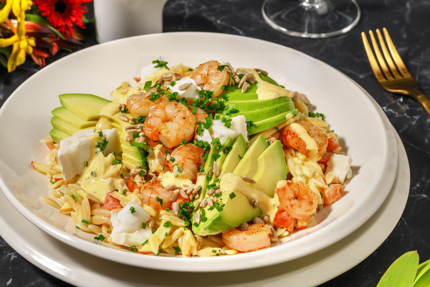 Salade d'orzo aux crevettes et avocat