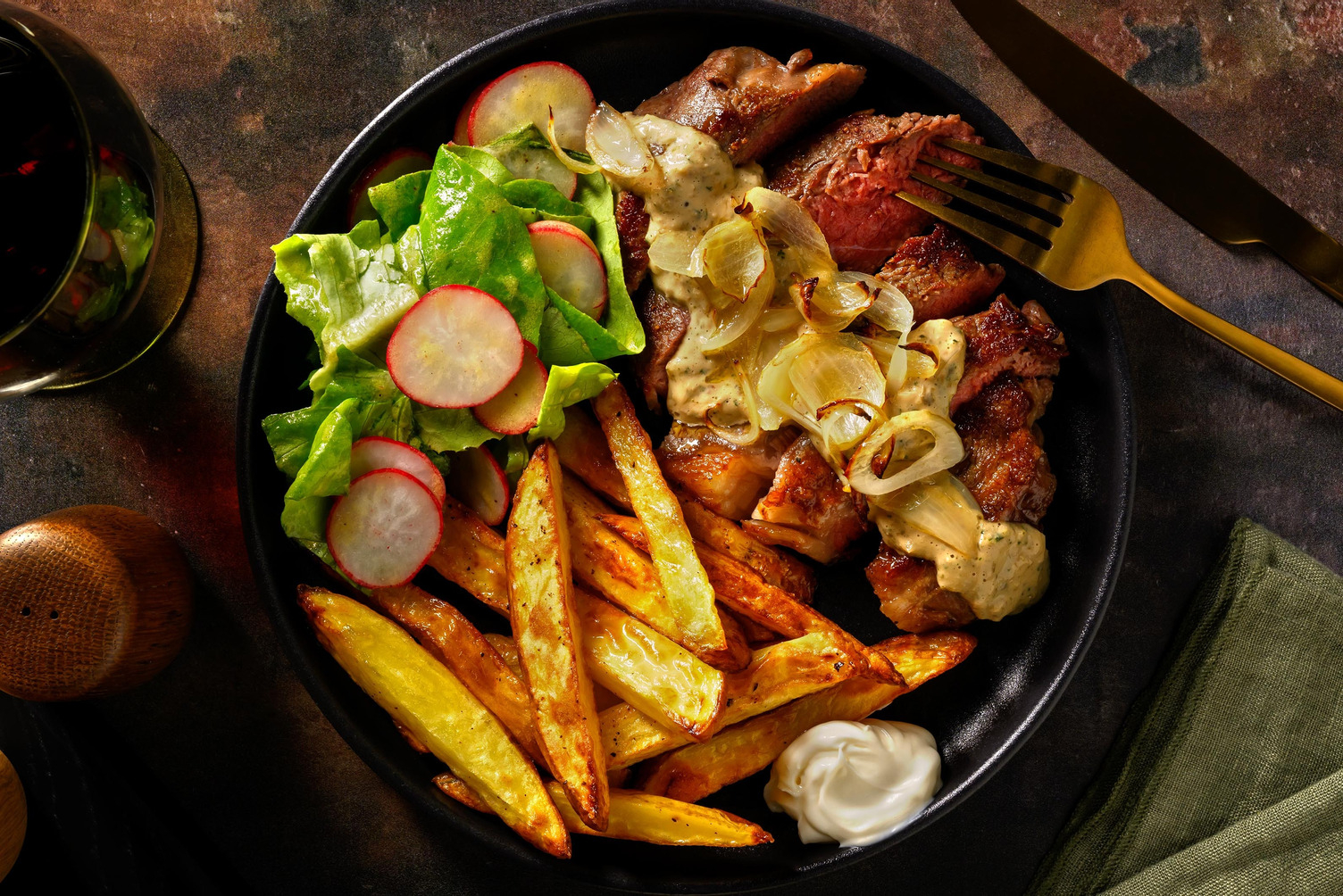 Entrecote met kruidenhollandaise en frietjes