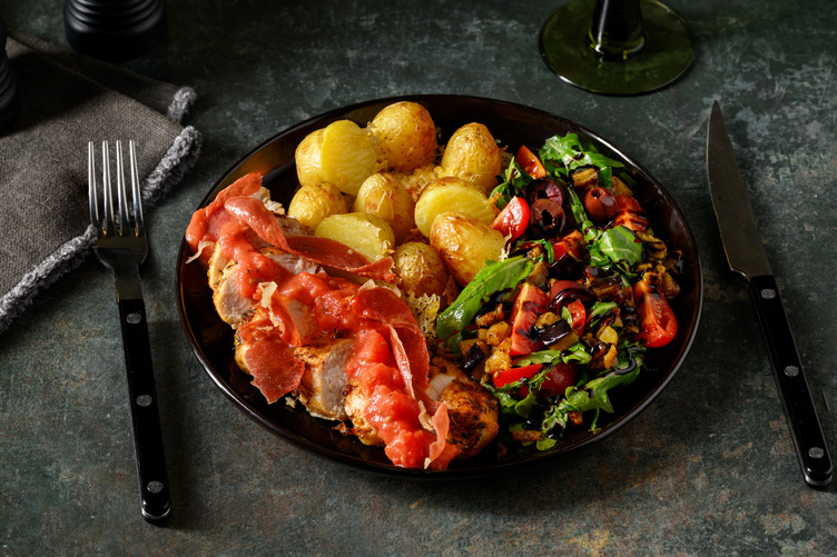 Kip met prosciutto en parmezaankrieltjes