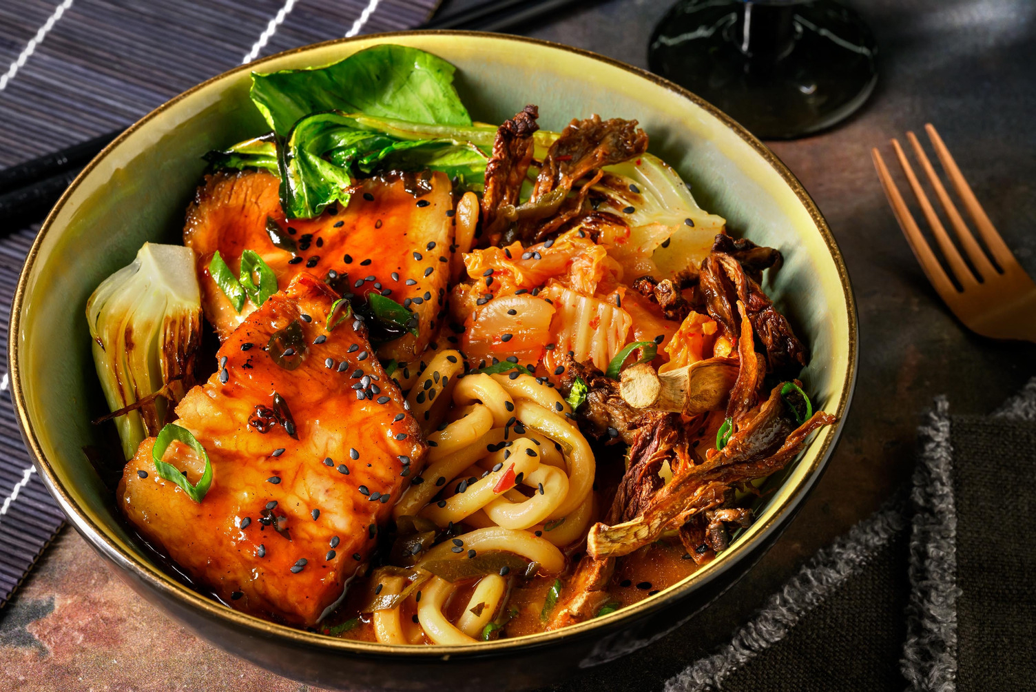 Ramen fusion au porc, pleurotes et kimchi