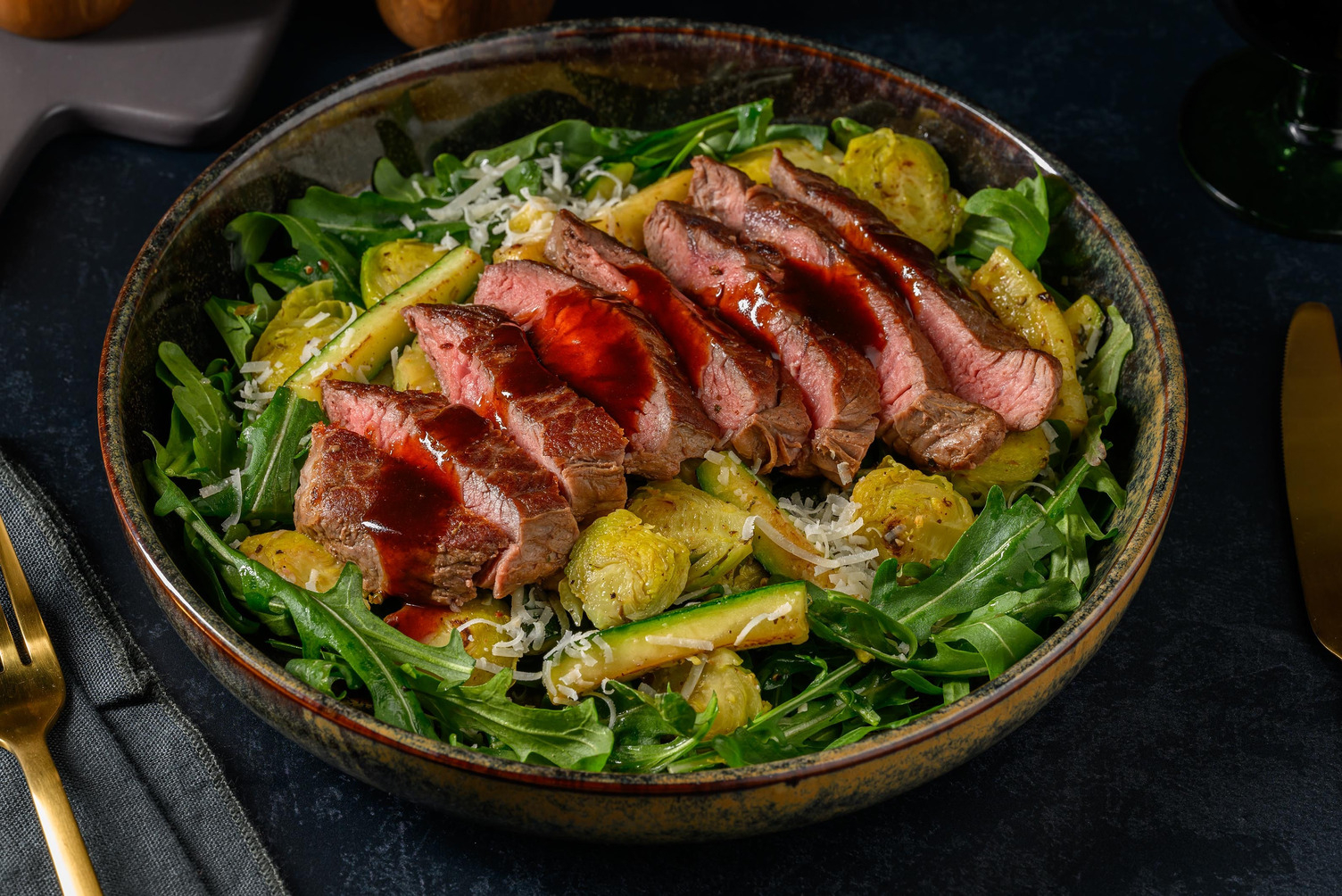 Steak met Parmigiano Reggiano en rucola