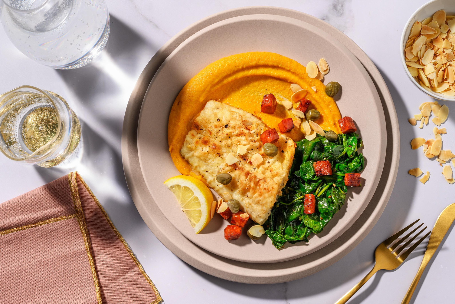 Heekfilet à la meunière met chorizo en kappertjes