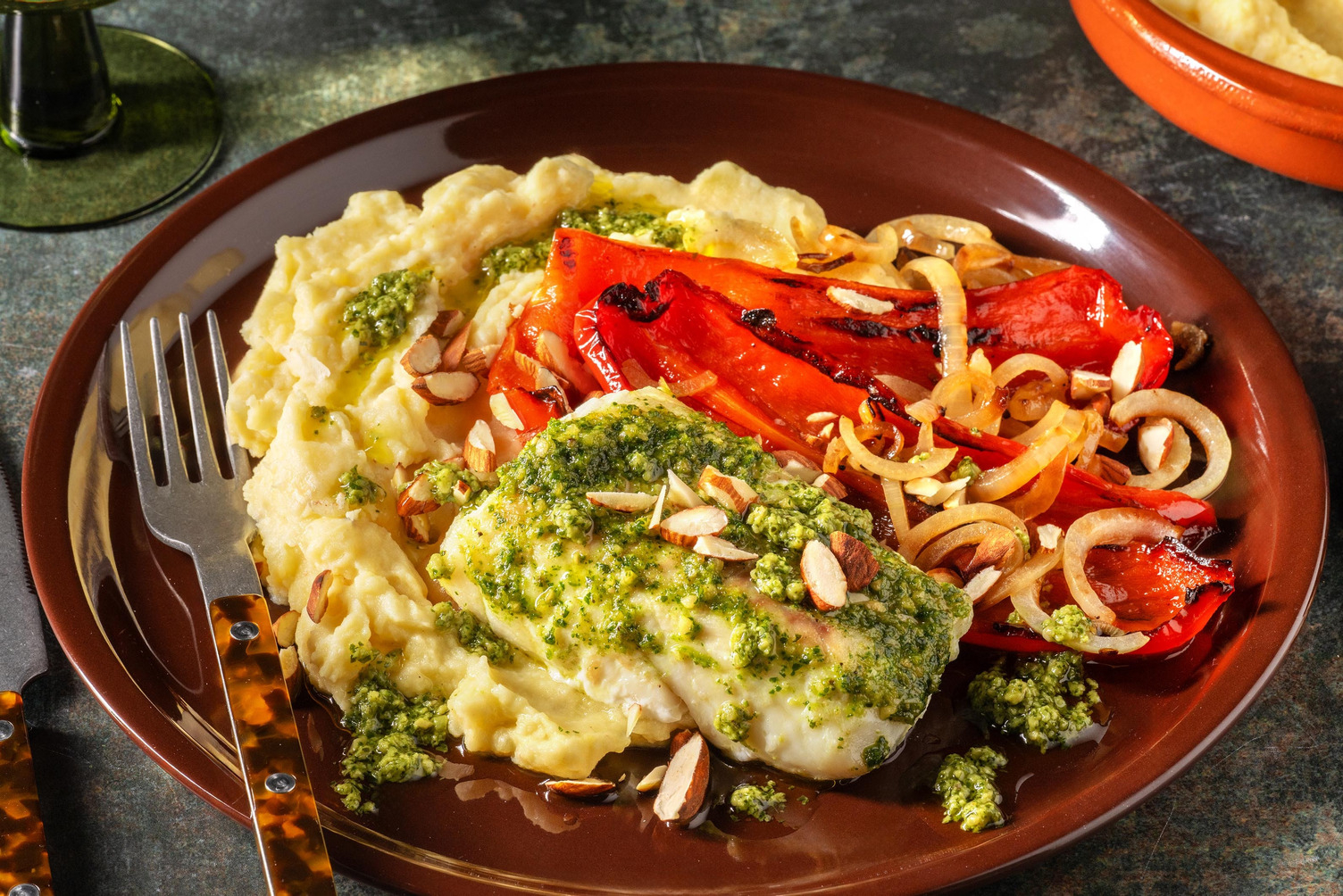 Kabeljauw in pestoboter met gezouten amandelen