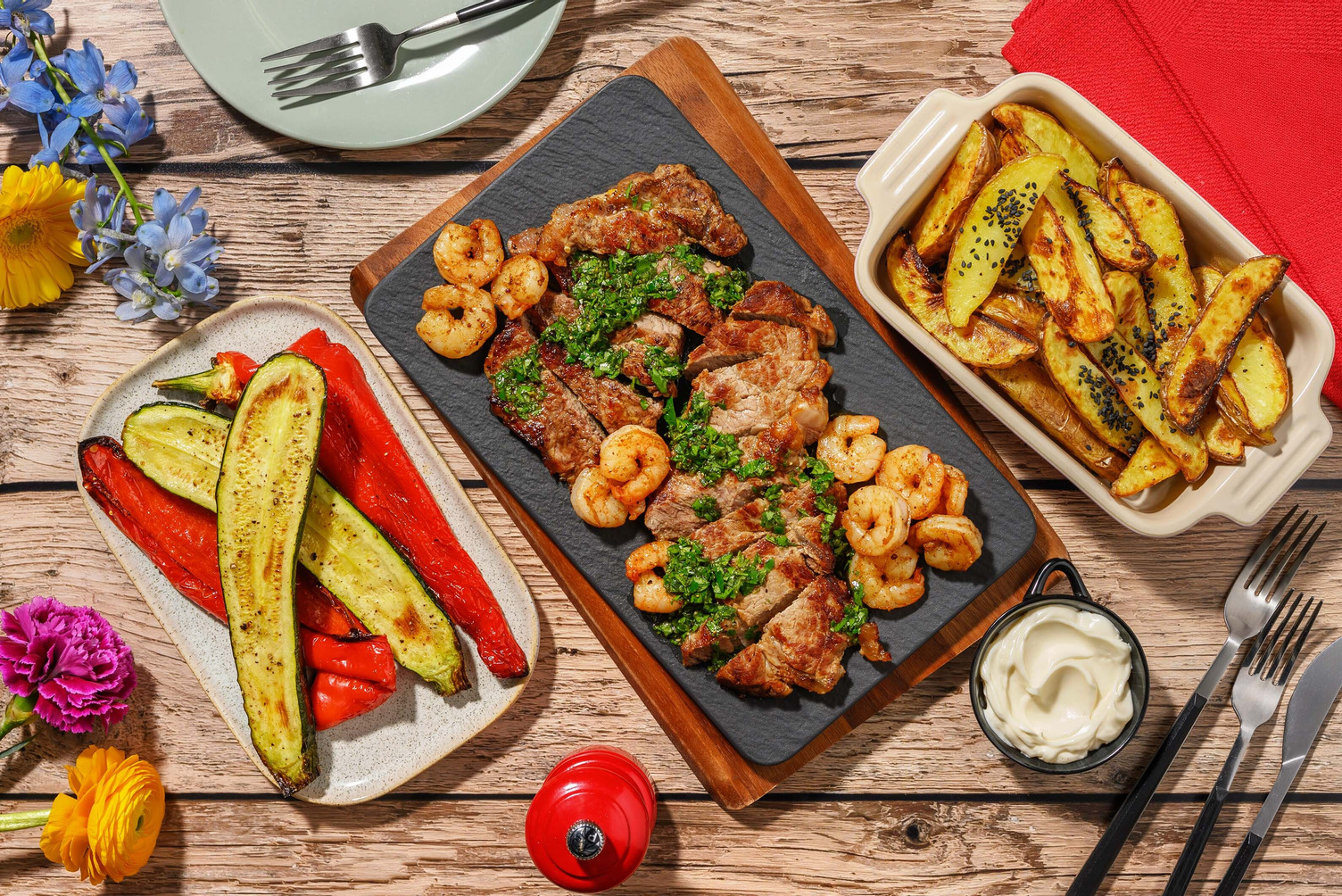 Surf & turf met geroosterde puntpaprika en courgette