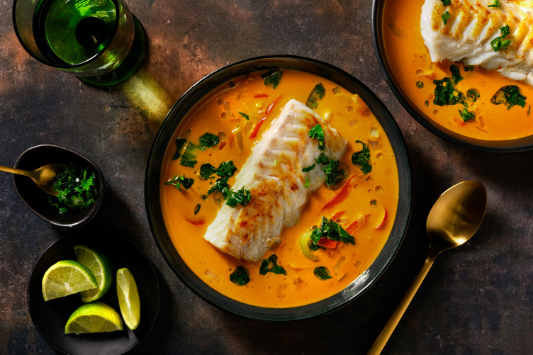 Keto-vriendelijke kabeljauwfilet met smokey moqueca-stijl soep